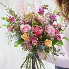 How To: Arrange Flowers & Summer Blooms