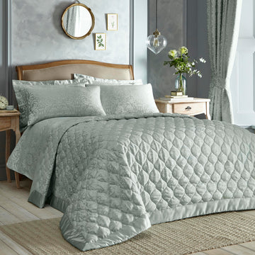 Appletree Heritage Worcester Bedspread 230x200cm - Green