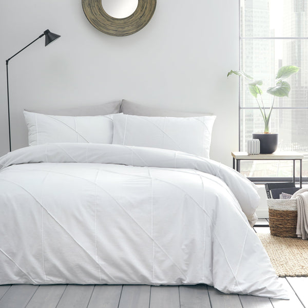 Serene Diamond Slant/Dart Duvet Cover Set - White